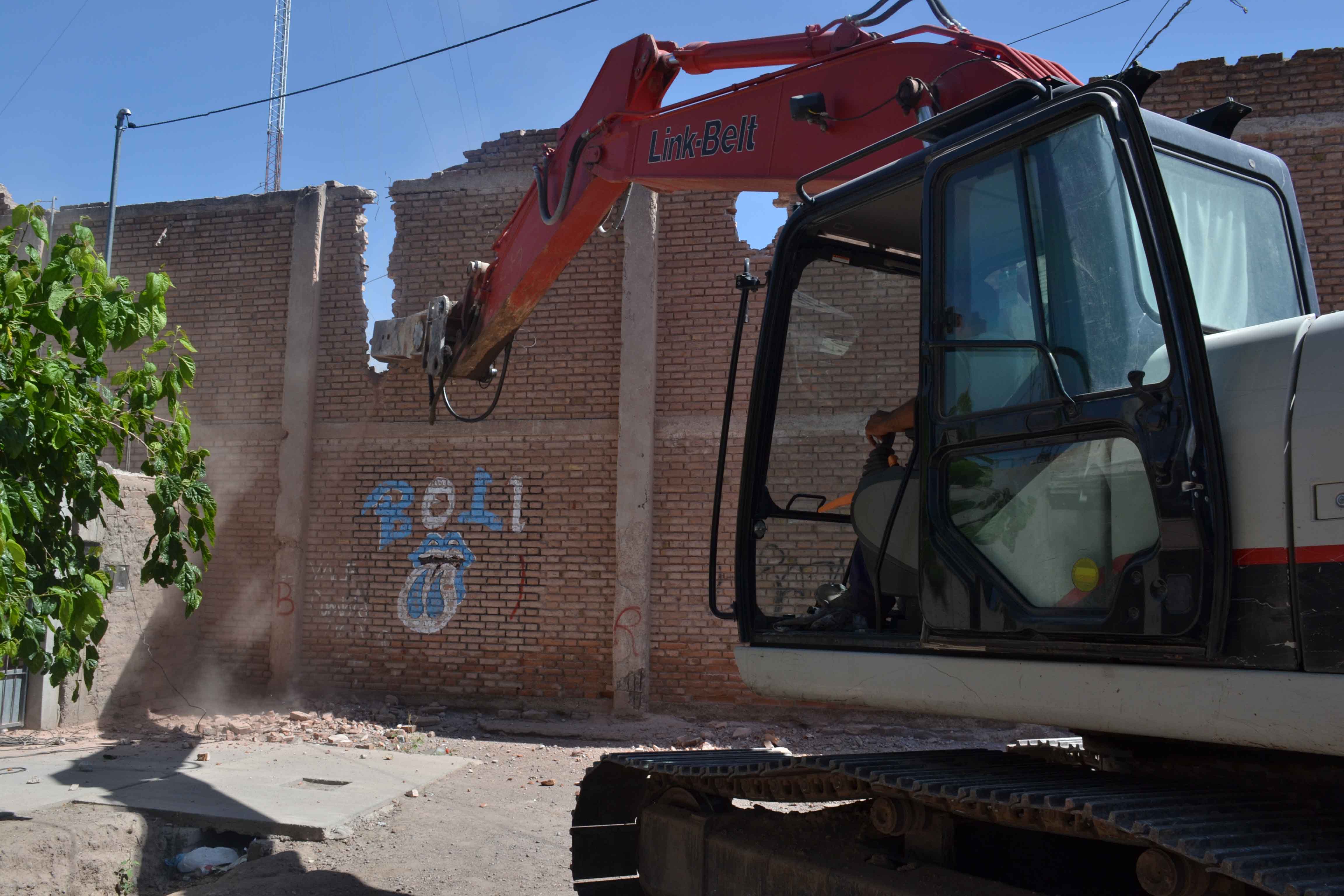 Demolición ex bodega, próxima apertura Calle Pedro B. Palacios (6)