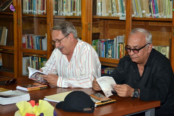 Biblioteca Almafuerte û Encuentro con los poetas cubanos Alberto Marrero y Ricardo River_n (4)