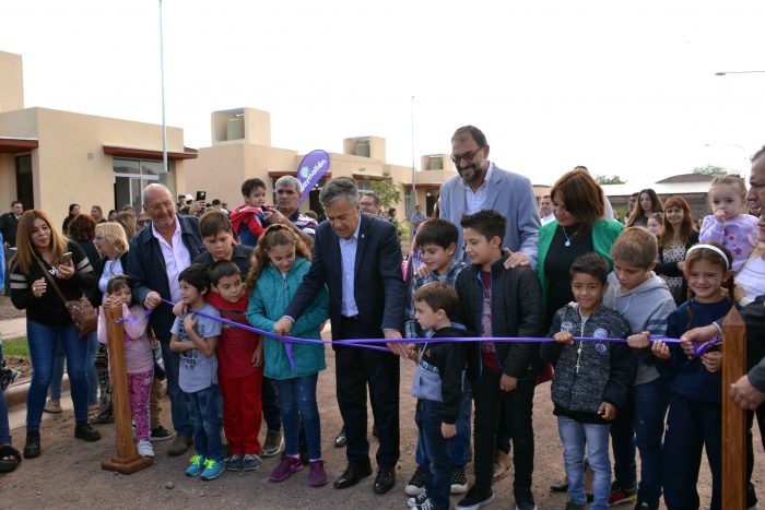 Entrega de viviendas Barrio Puertas Abiertas (10)