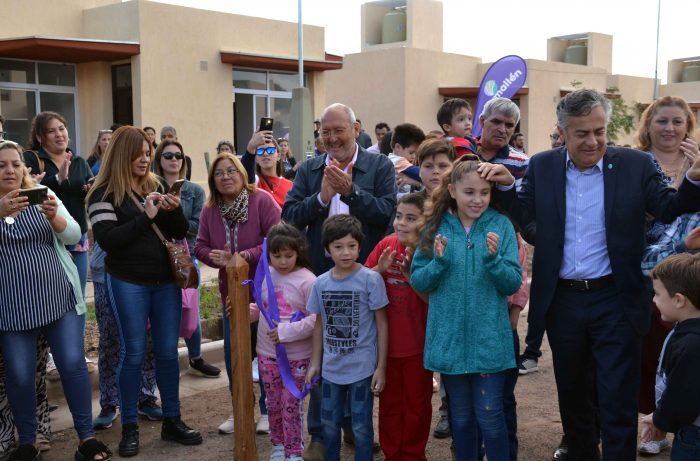 Entrega de viviendas Barrio Puertas Abiertas (11)