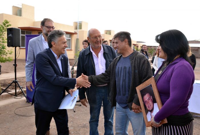 Entrega de viviendas Barrio Puertas Abiertas (28)