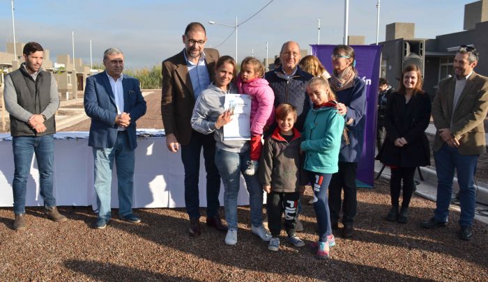 Entrega de Barrio MADRES UNIDAS (25)