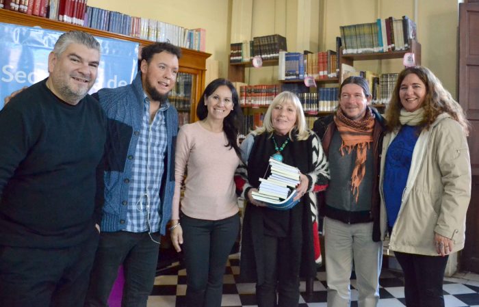 Biblioteca Almafuerte Entrega de libros -Ediciones culturales - D_a del escritor (17)