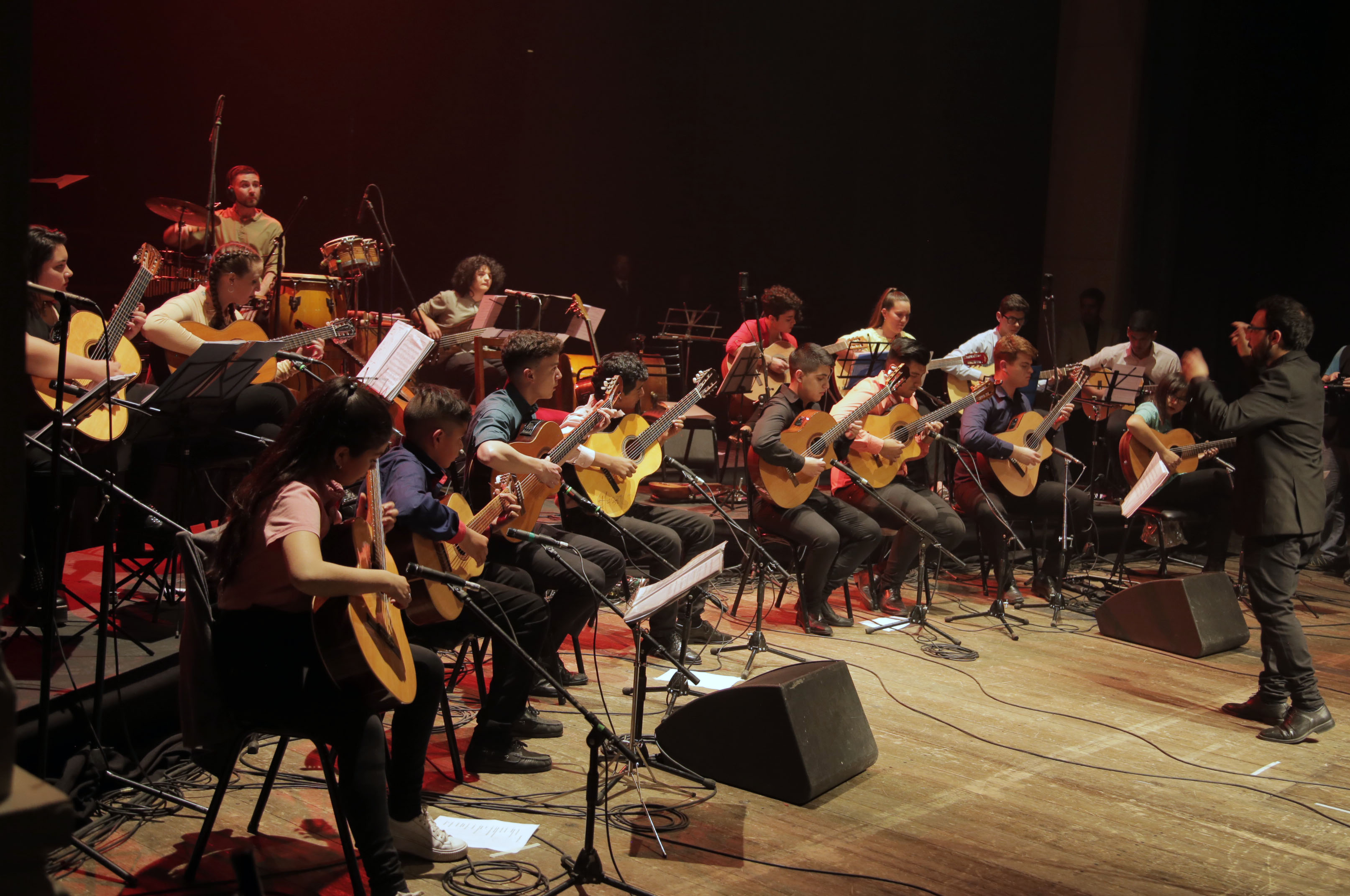 Orquesta Municipal de Guitarras Tito Francia en Teatro Independencia 4