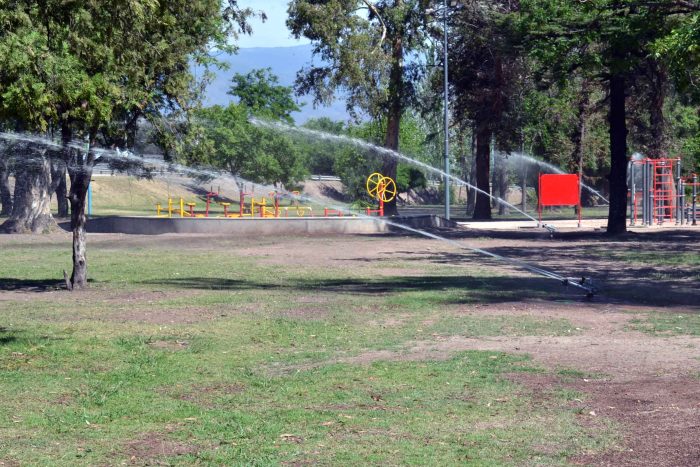 Riego por aspersión - Parque del Acceso Este (3)