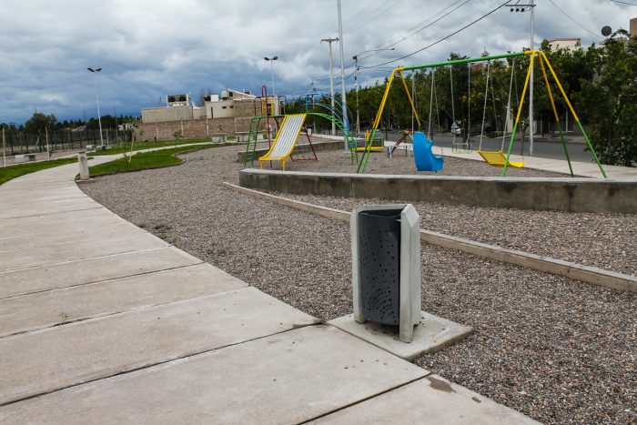 Plaza del barrio Azcuénaga Sur (1)