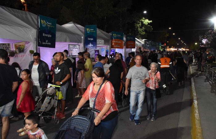 2da noche Paseo de la las Burbujas y Sabores del Mundo (37)