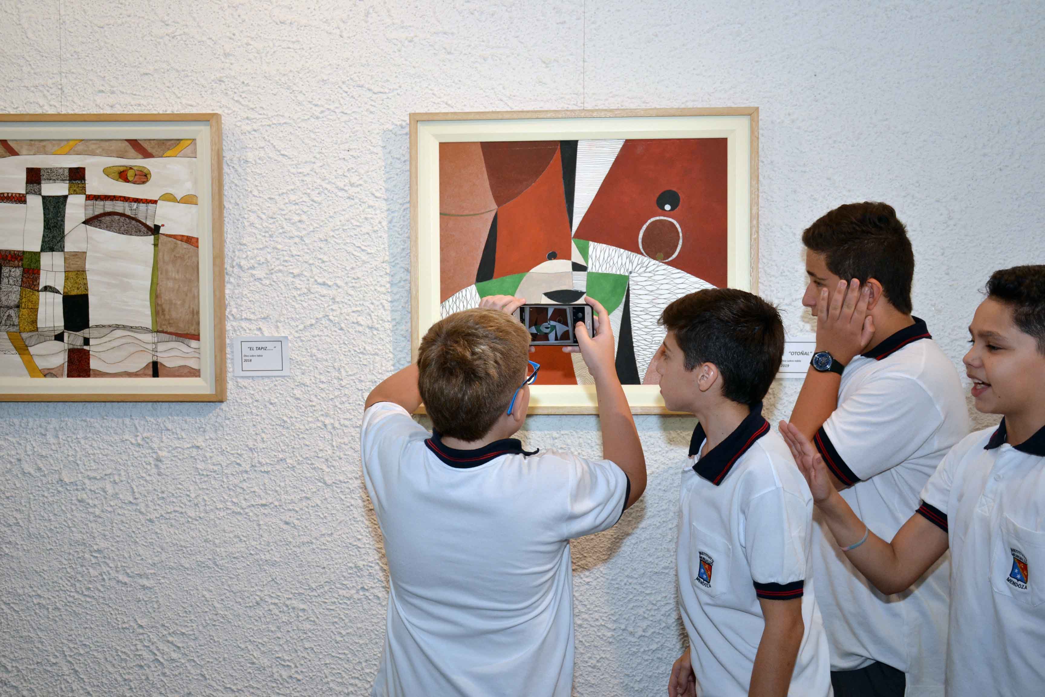 Alumnos de Murialdo visitan muestra del artista Carlos Ercoli 11