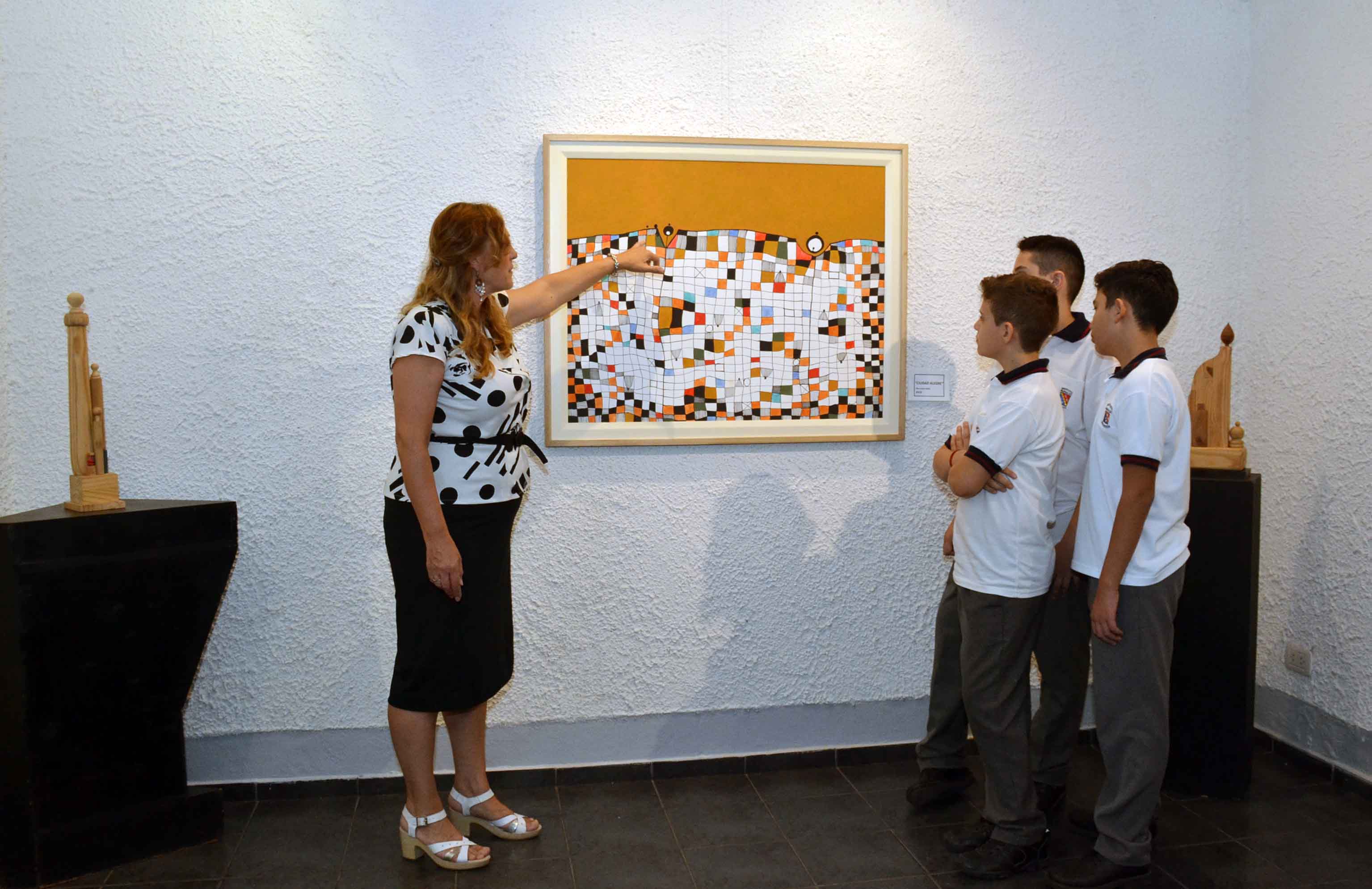 Alumnos de Murialdo visitan muestra del artista Carlos Ercoli 15