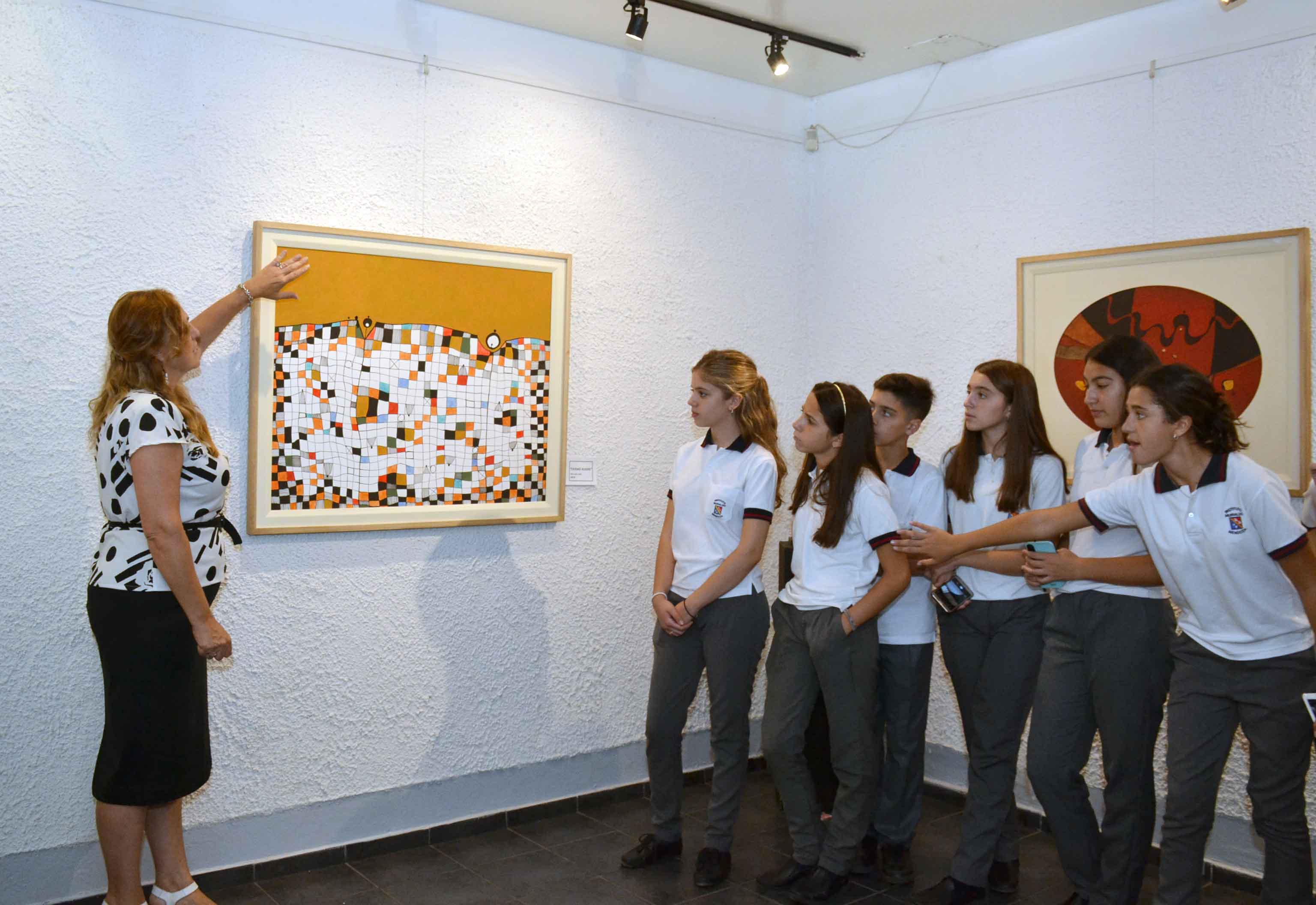 Alumnos de Murialdo visitan muestra del artista Carlos Ercoli 7