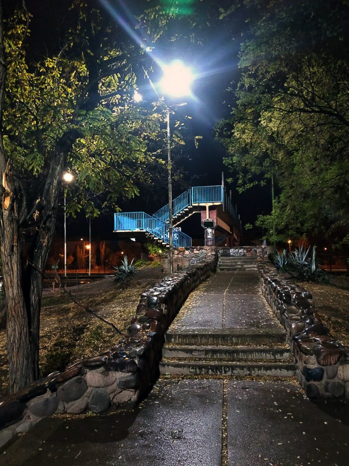Columnas de iluminación - Parque del Acceso Este (1)