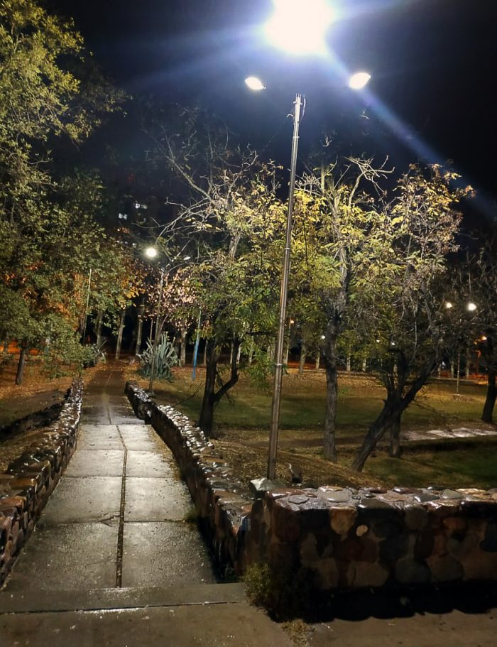 Columnas de iluminación - Parque del Acceso Este (2)