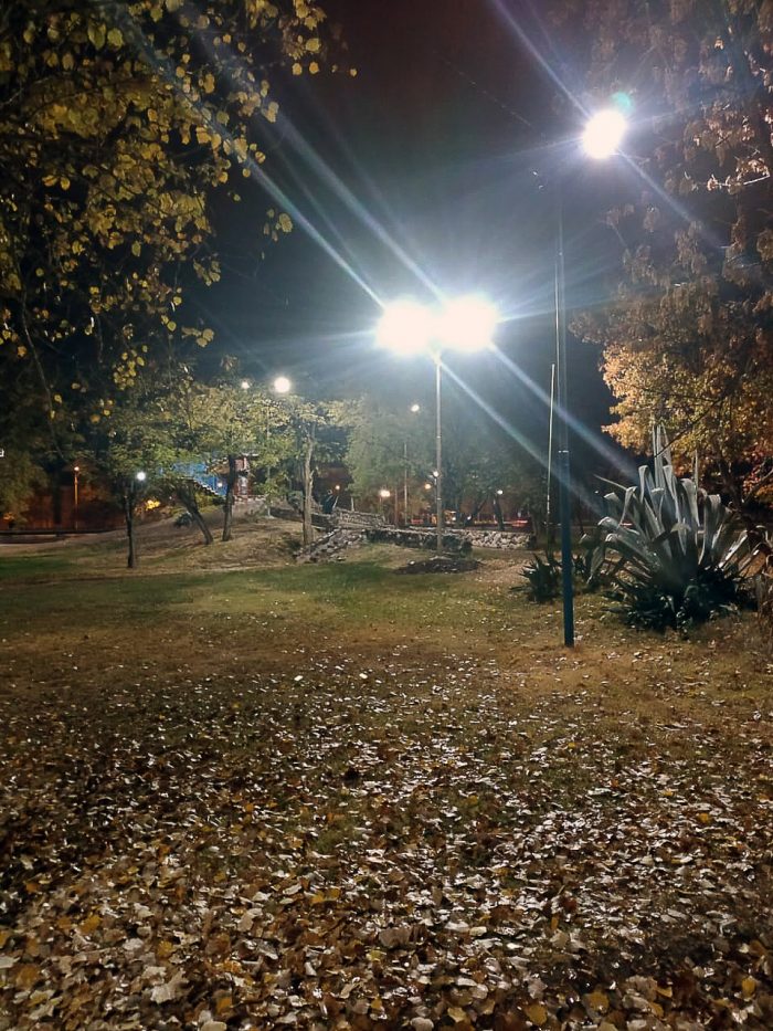 Columnas de iluminación - Parque del Acceso Este (8)