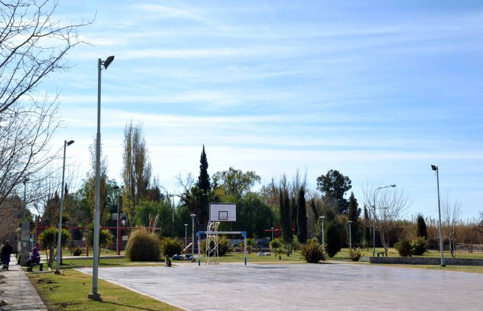 Luminarias LED - Plaza del barrio Jardín El Sauce (3)