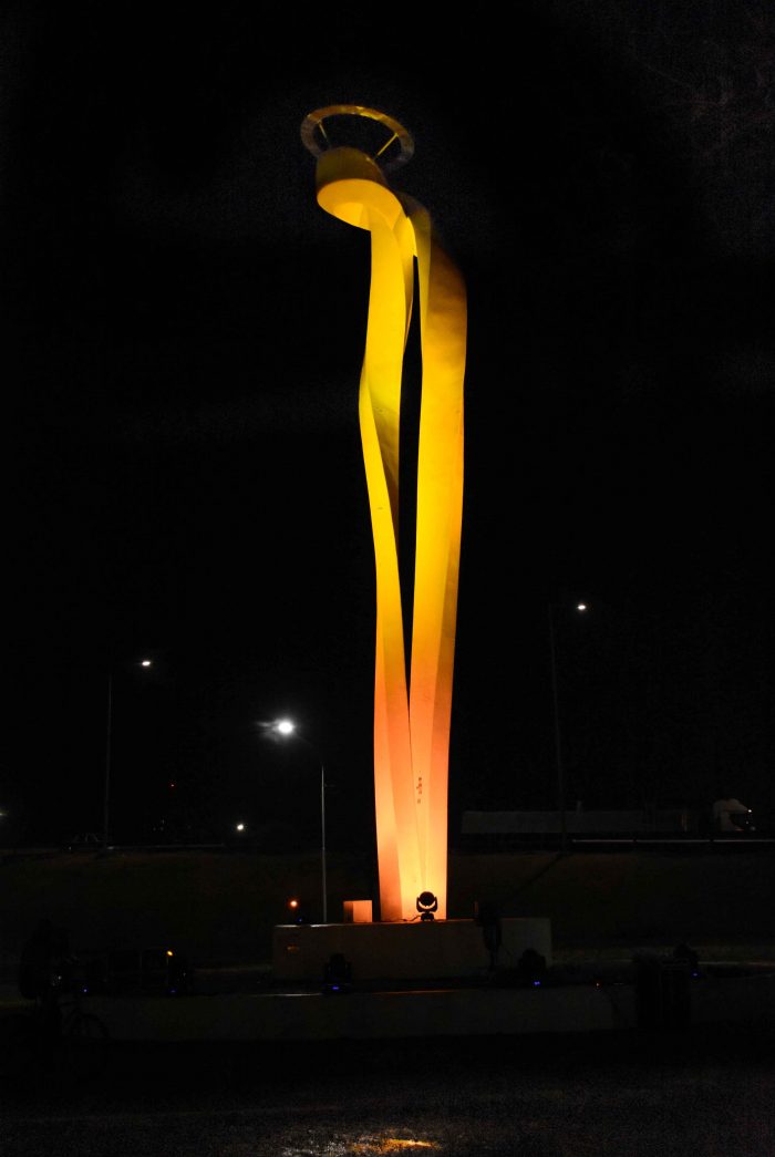 Monumento a la Virgen iluminado (1)