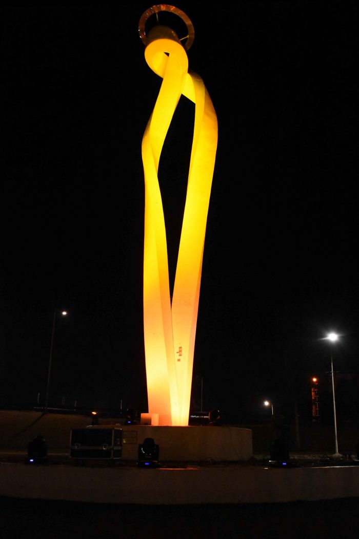 Monumento a la Virgen iluminado (2)