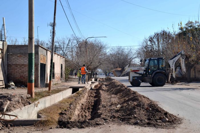 Obra de drenajes - calle Roca (3)