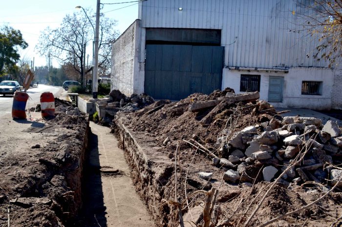 Obra de drenajes - calle Roca (7)