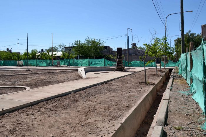 Plaza del barrio La Roca (1)