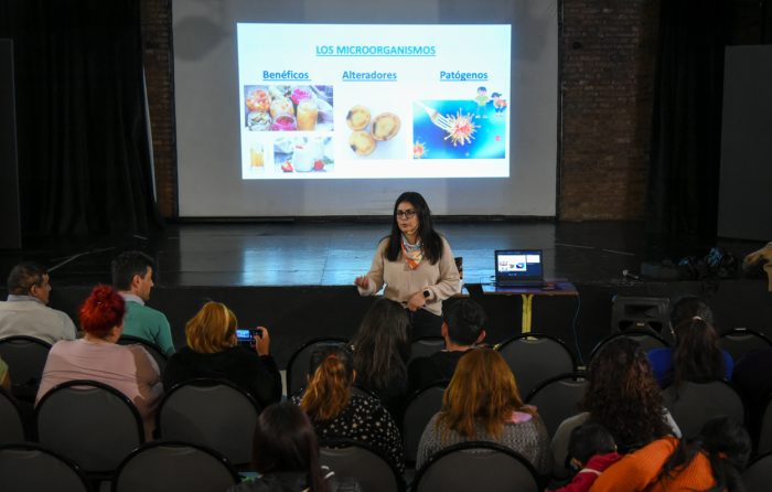 Charla sobre inocuidad alimentaria (2)