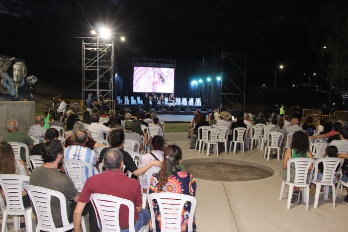 En voz de mujer y Muestras al sol 2023 (01)