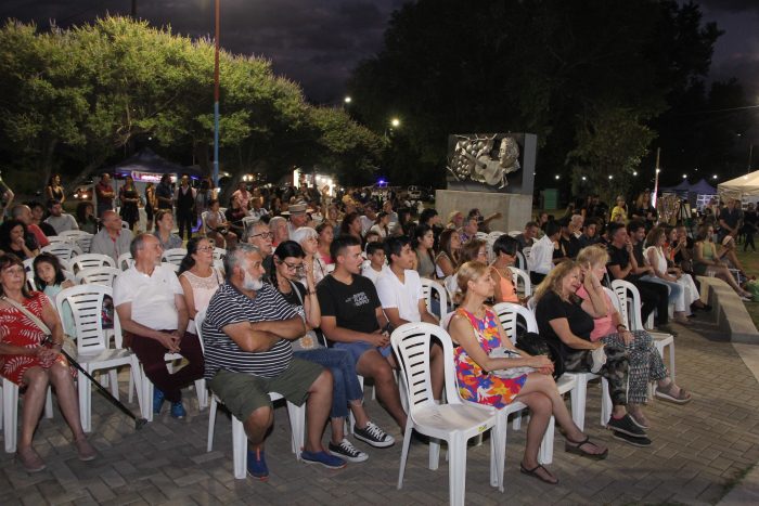 En voz de mujer y Muestras al sol 2023 (13)