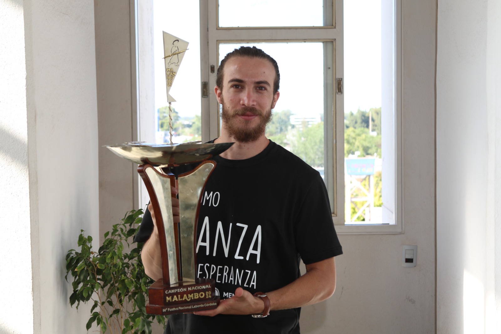 Orgullo de Guaymallén: el Intendente recibió con honores al campeón argentino de malamboMarcos Vázquez se coronó en el Festival Nacional de Malambo Laborde 2024.