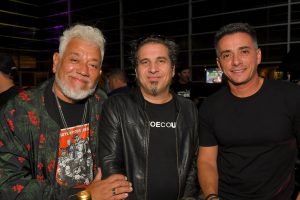 El intendente de Guaymallén, Marcos Calvente, junto a Diego Gareca, recibieron a los Auténticos Decadentes, que este jueves cerrarán la Fiesta de la Cosecha.
