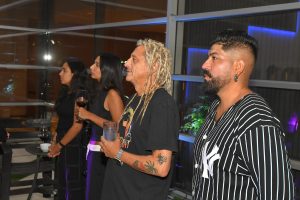 El intendente de Guaymallén, Marcos Calvente, junto a Diego Gareca, recibieron a los Auténticos Decadentes, que este jueves cerrarán la Fiesta de la Cosecha.