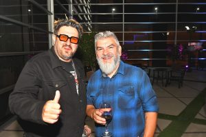 El intendente de Guaymallén, Marcos Calvente, junto a Diego Gareca, recibieron a los Auténticos Decadentes, que este jueves cerrarán la Fiesta de la Cosecha.
