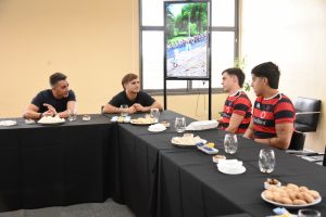 Desayuno con rugbiers y ciclistas ganadores (5)