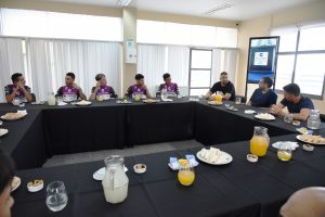 Desayuno con rugbiers y ciclistas ganadores (8)