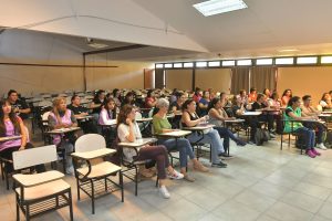 “Acompañar en la crianza: herramientas para el cuidado y la enseñanza en jardines maternales”.