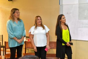 “Acompañar en la crianza: herramientas para el cuidado y la enseñanza en jardines maternales”.