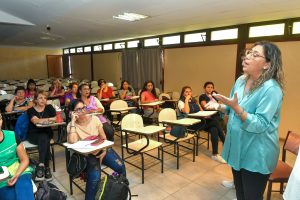 “Acompañar en la crianza: herramientas para el cuidado y la enseñanza en jardines maternales”.
