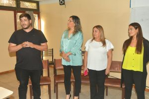 “Acompañar en la crianza: herramientas para el cuidado y la enseñanza en jardines maternales”.
