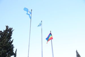 Izamiento bandera arcoiris- Día del Orgullo (1)