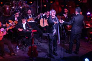 Peteco Carabajal con la Orquesta de Guitarras Tito Francia (10)
