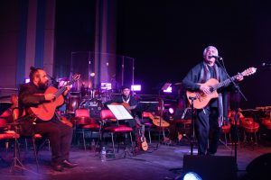 Peteco Carabajal con la Orquesta de Guitarras Tito Francia (12)