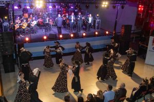 Peteco Carabajal con la Orquesta de Guitarras Tito Francia (13)