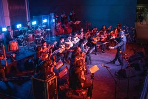 Peteco Carabajal con la Orquesta de Guitarras Tito Francia (14)
