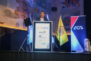 Calvente en el Congreso de Carreteras más importante del continente el proyecto de la Ruta 7 (10)