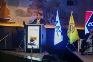 Calvente en el Congreso de Carreteras más importante del continente el proyecto de la Ruta 7 (4)