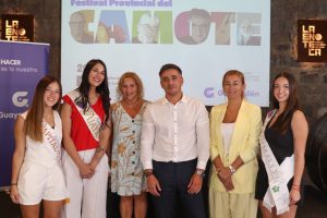 La reina de la Capital del Espumante Camila Botacaulli, la reina de Guaymallén Victoria Segura Walrond, la directora de Cultura y Turismo de Guaymallén, Carolina Vico, el intendente de Guaymallén Marcos Calvente, la vicepresidenta del Emetur Cynthia Maggioni y la virreina de Guaymallén Natalia Sánchez.